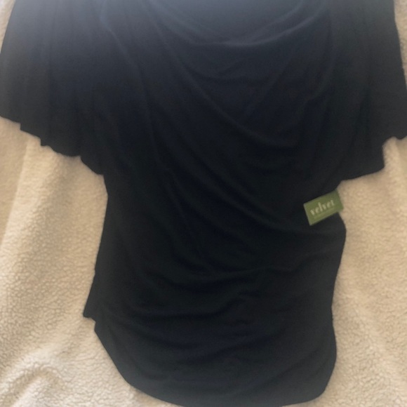 Black top with tag - Picture 4 of 6